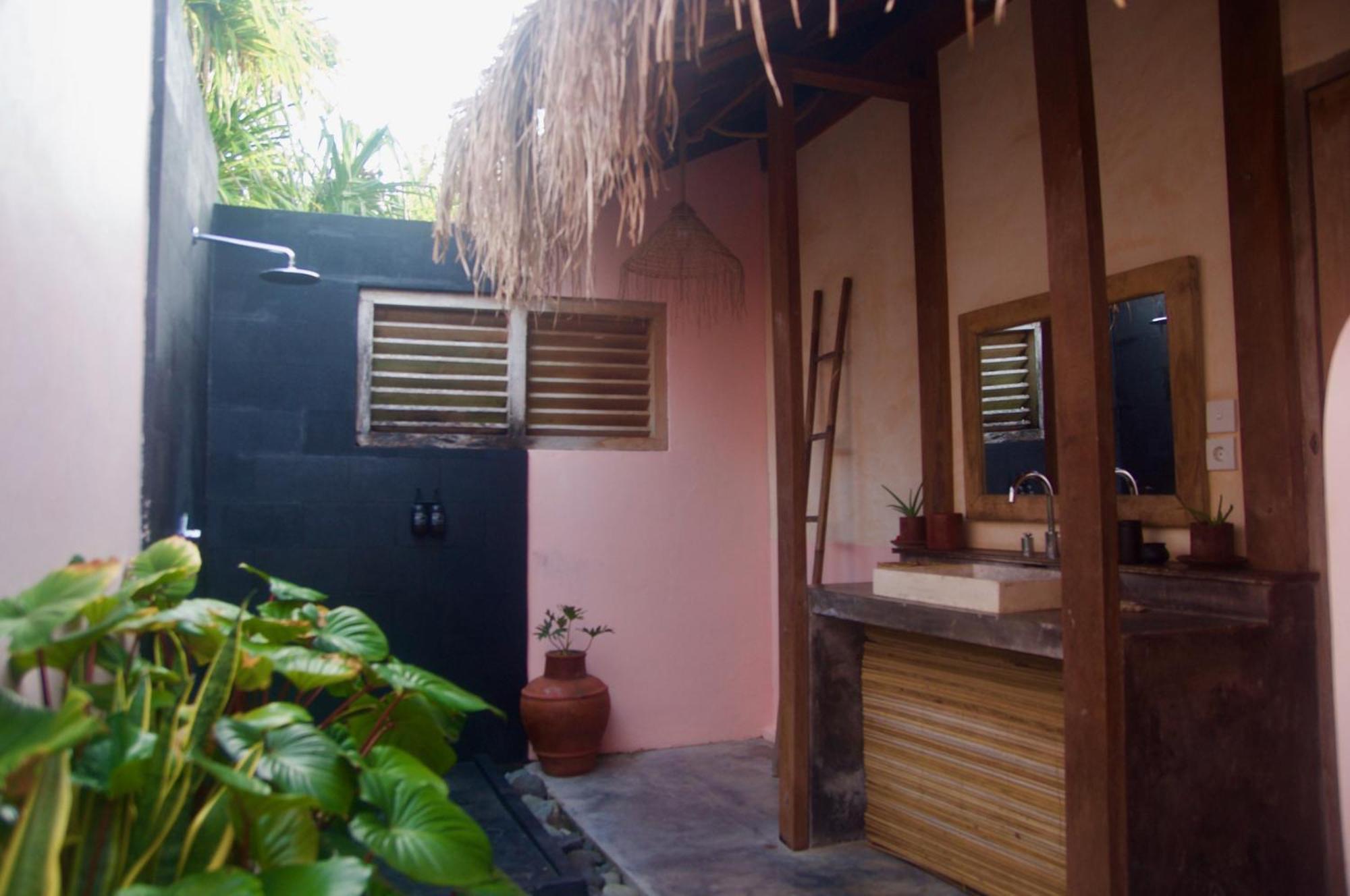 Owa Lodge Areguling Kuta  Habitación foto