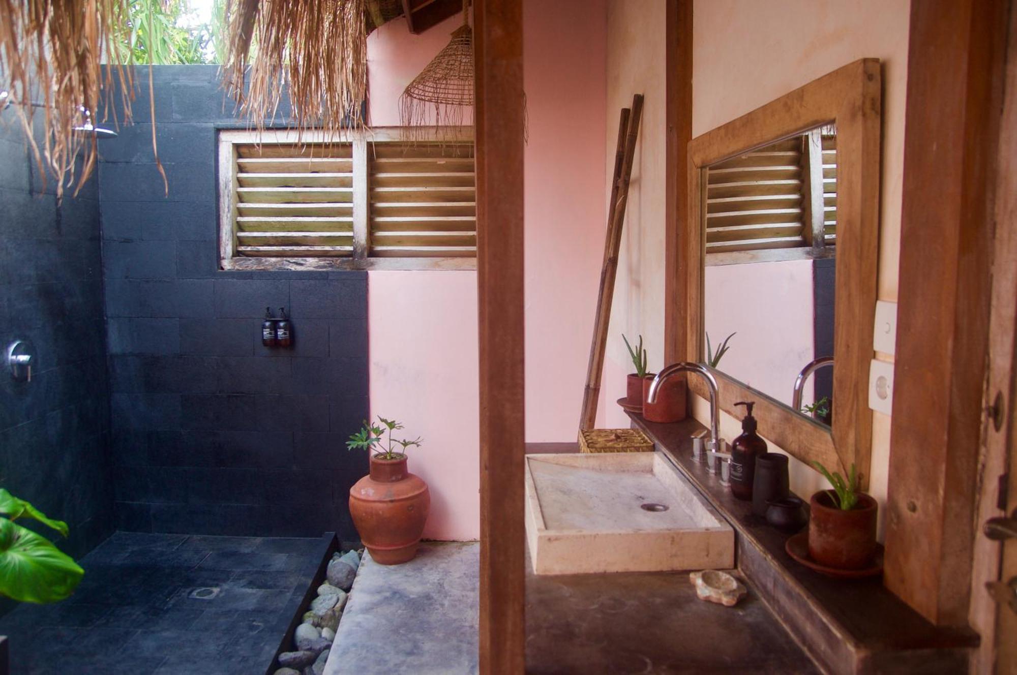 Owa Lodge Areguling Kuta  Habitación foto