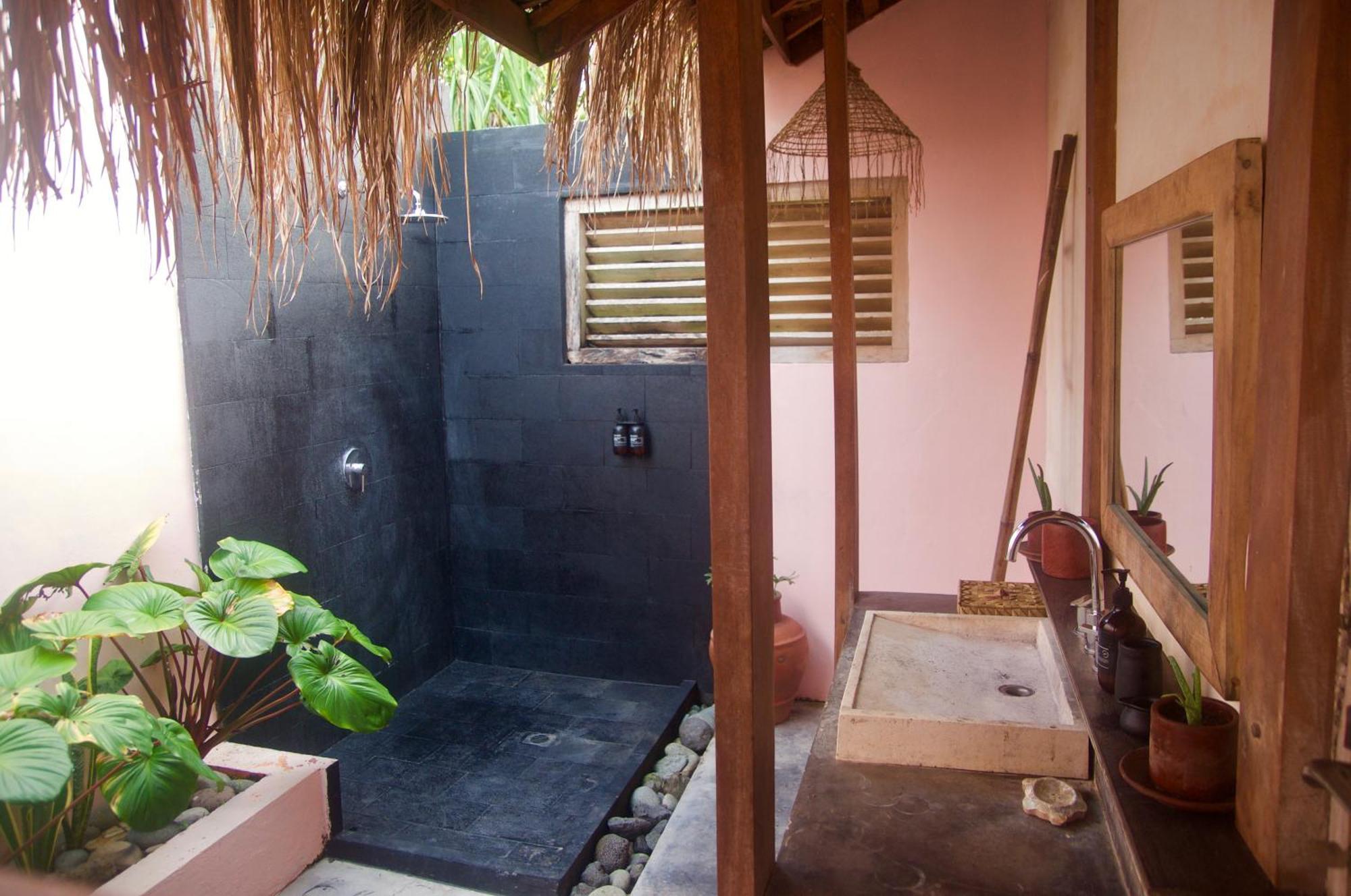 Owa Lodge Areguling Kuta  Habitación foto